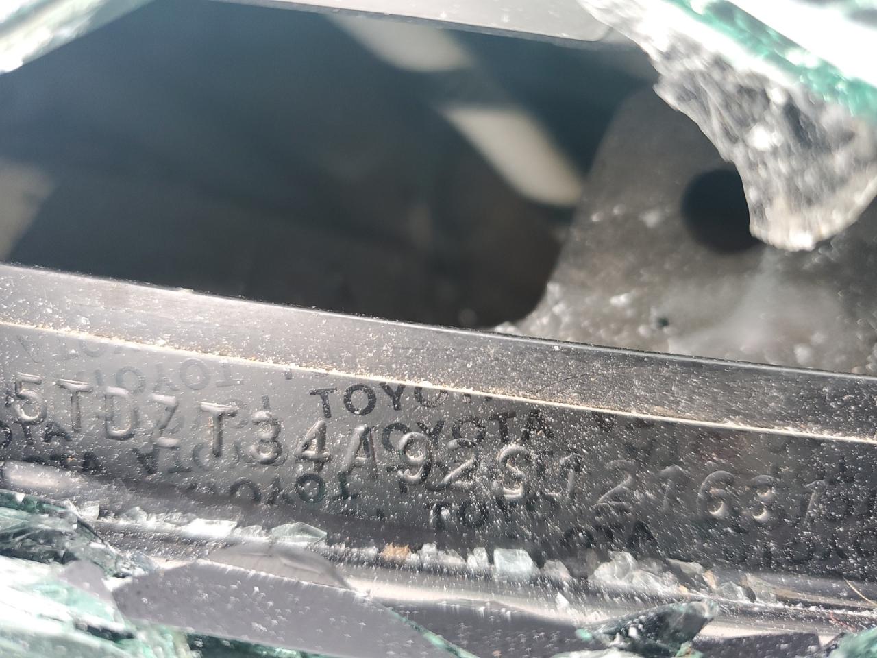 2002 Toyota Sequoia Sr5 VIN: 5TDZT34A92S121631 Lot: 67614555