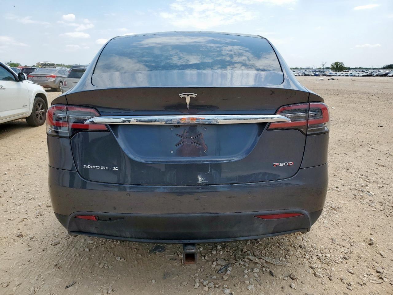 2016 Tesla Model X VIN: 5YJXCAE41GF000530 Lot: 70221165