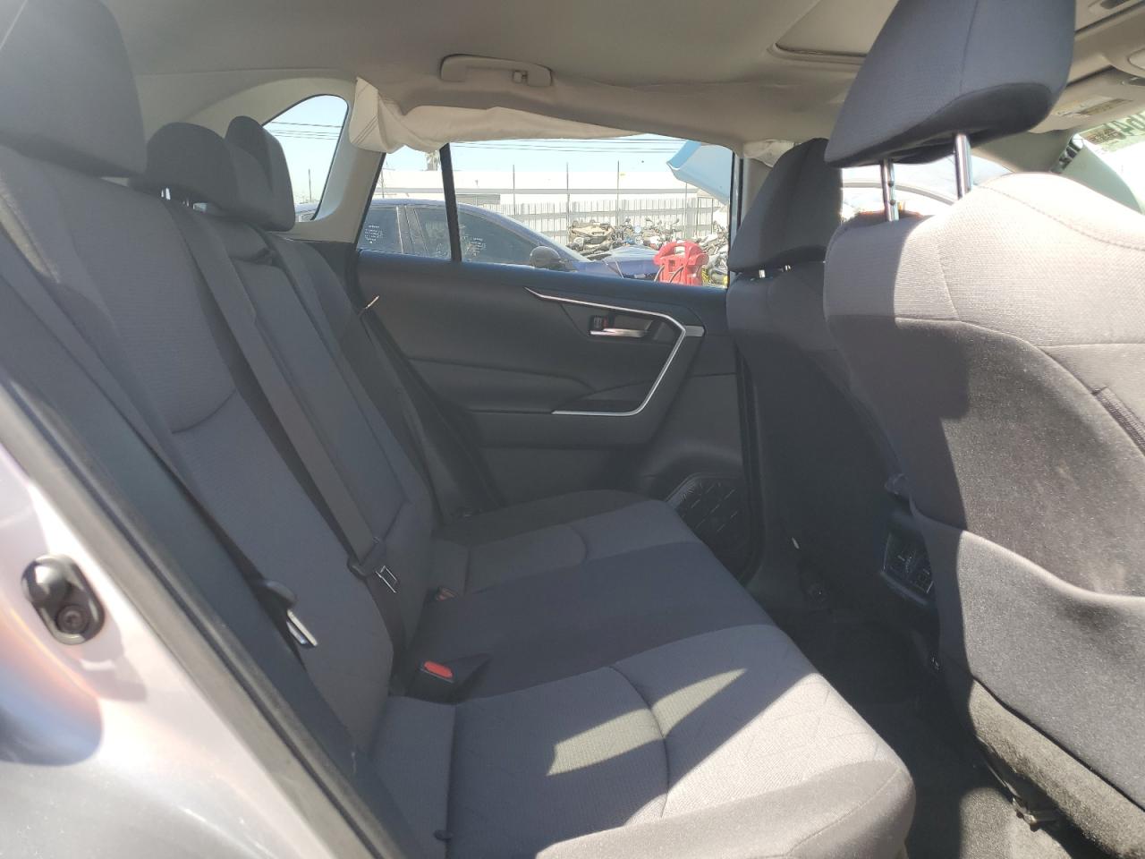 2021 Toyota Rav4 Xle VIN: JTMRWRFVXMD123638 Lot: 69311645