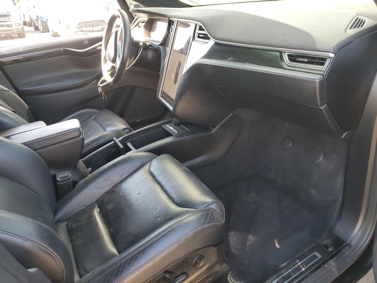 2016 Tesla Model X VIN: 5YJXCAE4XGFS00189 Lot: 69767535