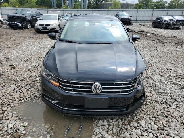  VOLKSWAGEN PASSAT 2017 Черный