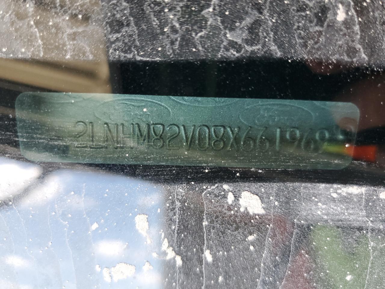 2008 Lincoln Town Car Signature Limited VIN: 2LNHM82V08X661969 Lot: 70637925