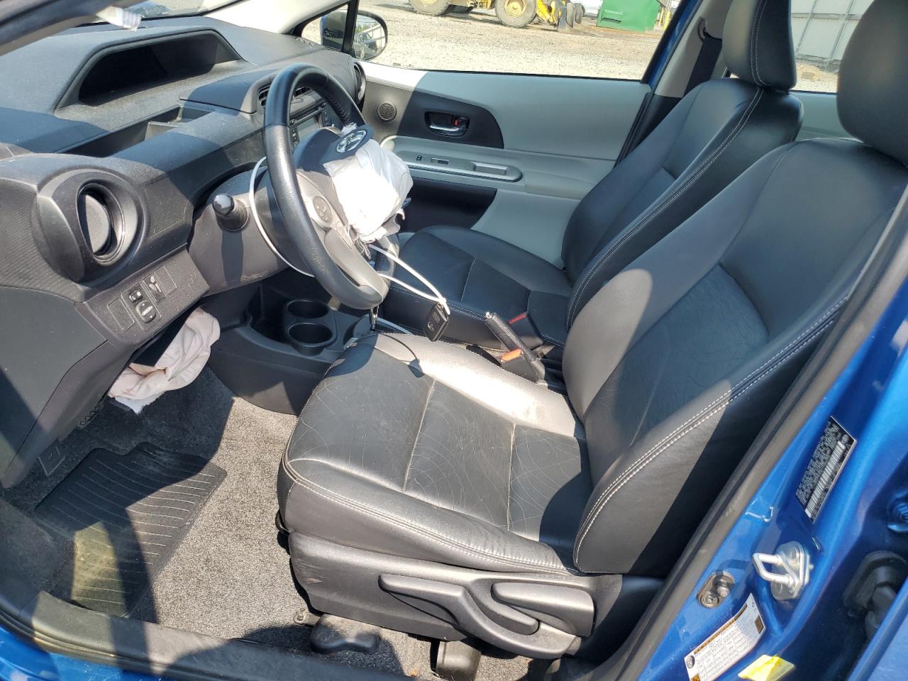 2013 Toyota Prius C VIN: JTDKDTB33D1046296 Lot: 68817095