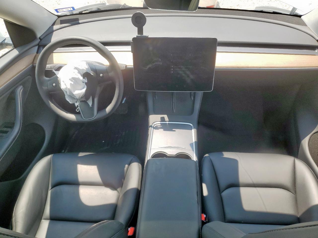 2024 Tesla Model Y VIN: 7SAYGDED1RA308360 Lot: 70101985