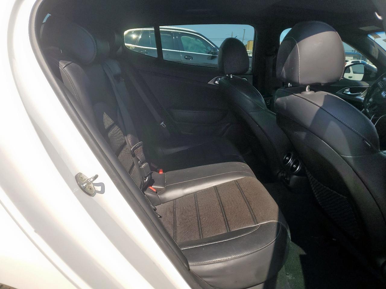 2018 Kia Stinger Gt2 VIN: KNAE55LC3J6018031 Lot: 70939105