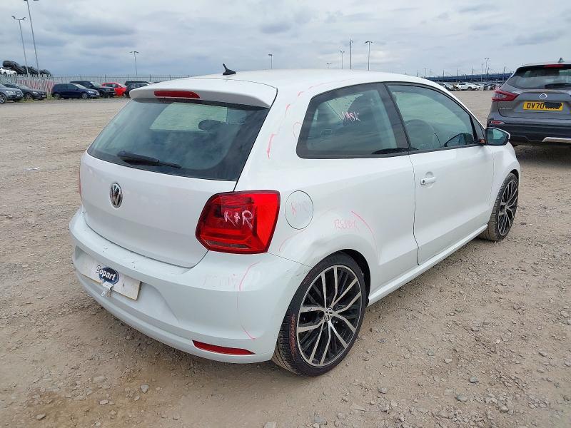 2015 VOLKSWAGEN POLO SE