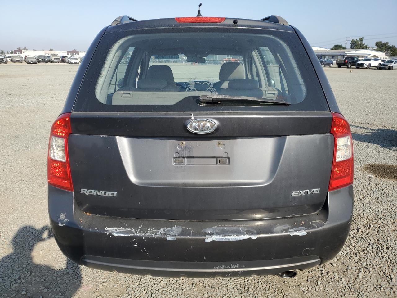 2007 Kia Rondo Lx VIN: KNAFG526877105579 Lot: 70117495