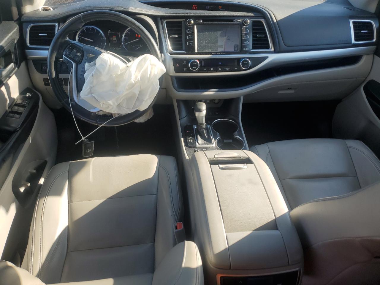 2018 Toyota Highlander Se VIN: 5TDJZRFH8JS843096 Lot: 70676355