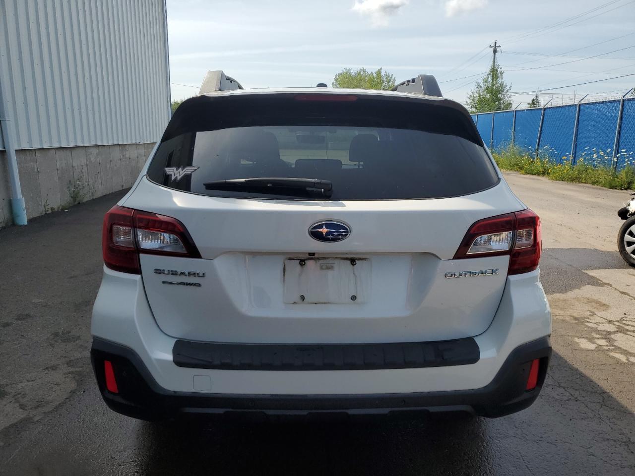 2018 Subaru Outback 2.5I Premium VIN: 4S4BSDGC9J3323405 Lot: 66624565