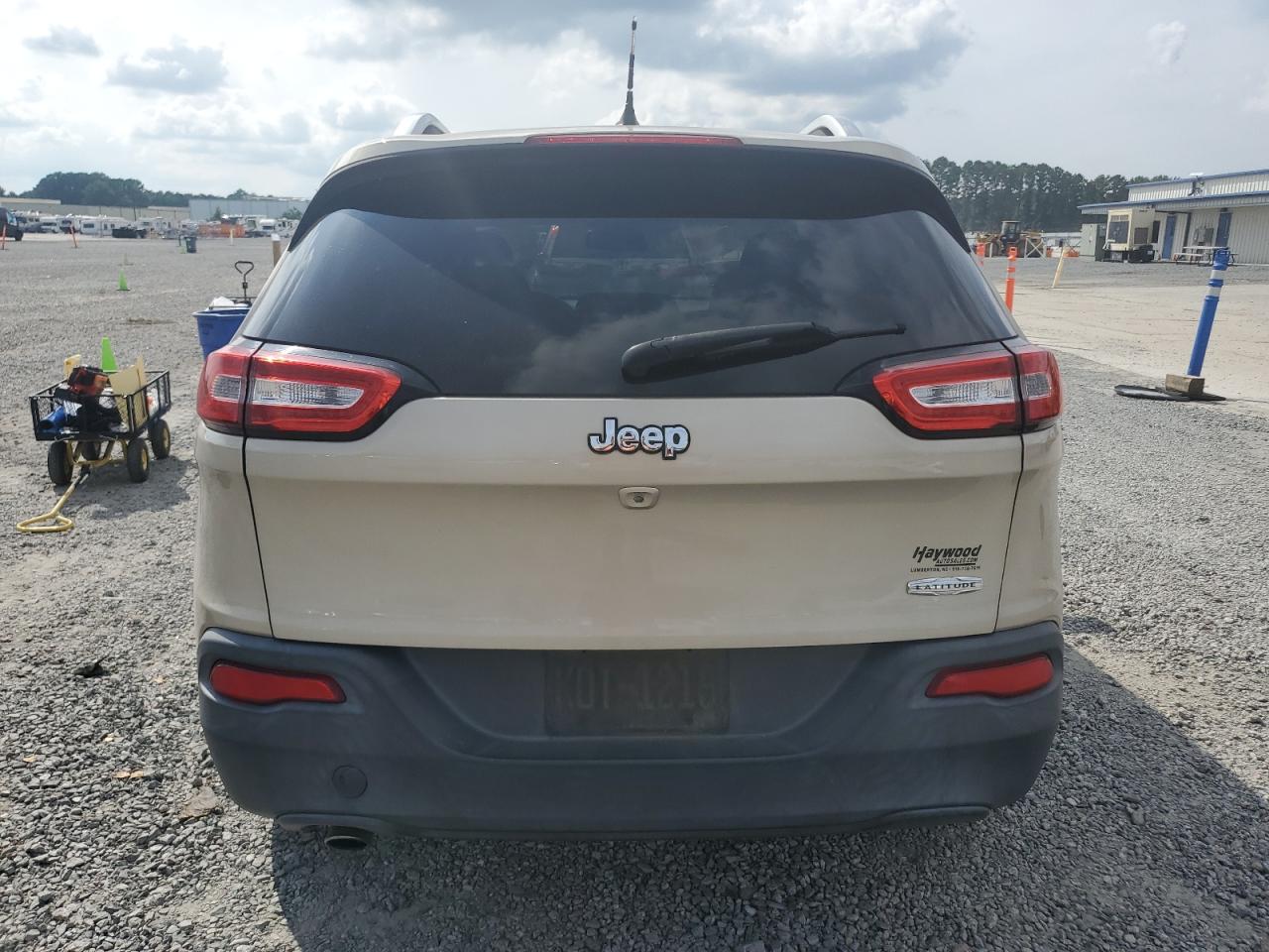 2015 Jeep Cherokee Latitude VIN: 1C4PJLCB5FW683605 Lot: 69924745