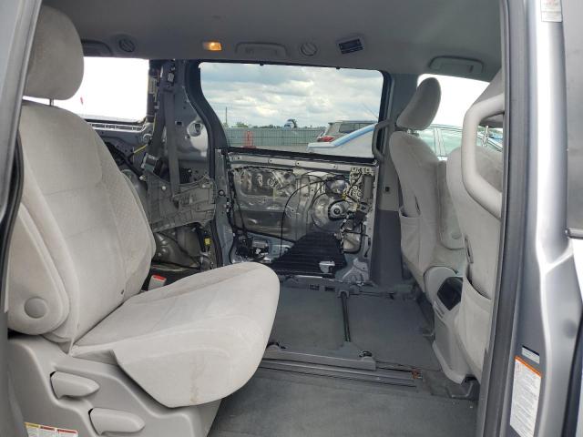 2015 TOYOTA SIENNA LE  