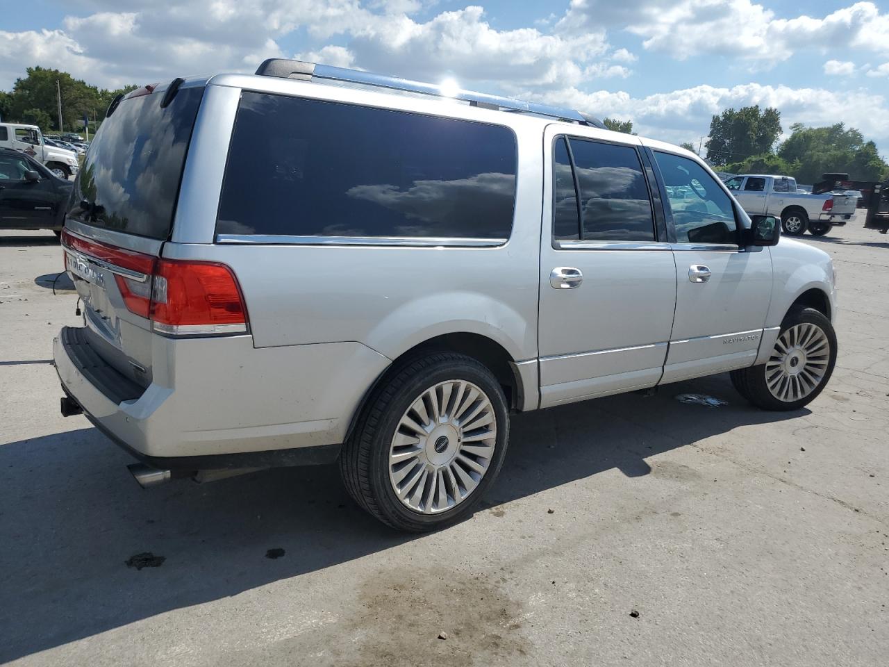2016 Lincoln Navigator L Reserve silver null gas 5LMJJ3LT2GEL04784 photo #4