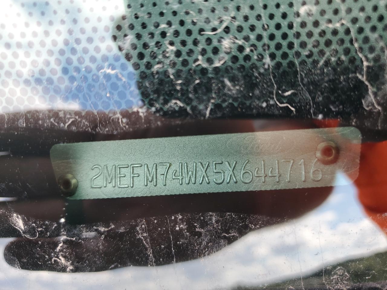 2005 Mercury Grand Marquis Gs VIN: 2MEFM74WX5X644716 Lot: 70942585