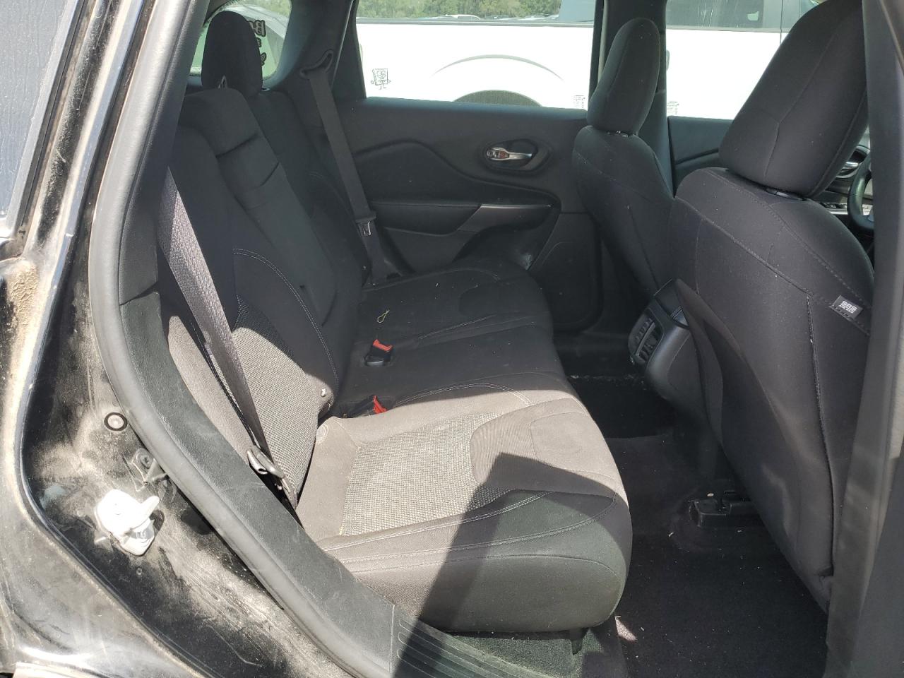 2019 Jeep Cherokee Latitude VIN: 1C4PJLCB5KD109155 Lot: 70327845