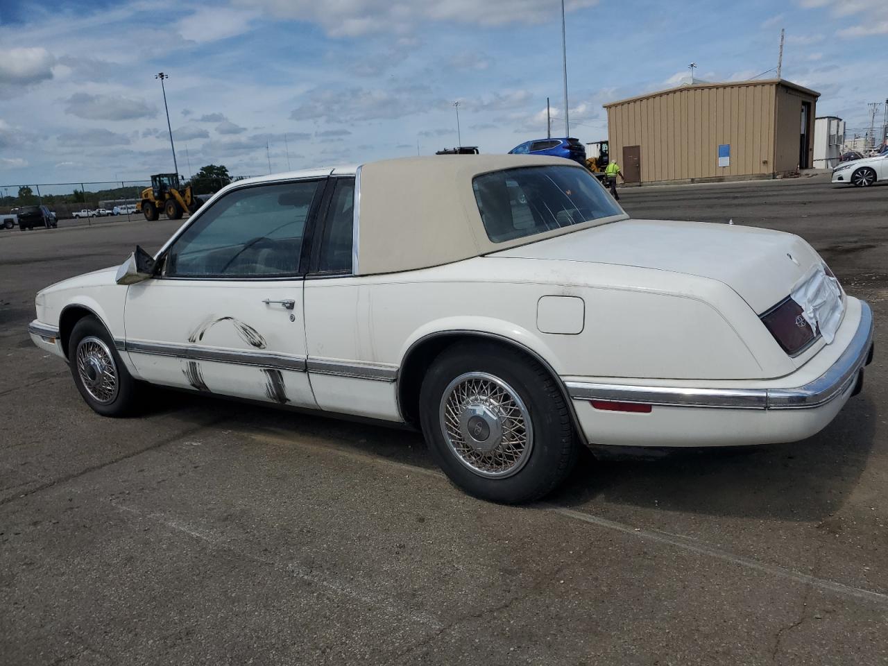 1G4EZ13L7MU408836 BUICK RIVIERA 1991 WHITE Photo 2