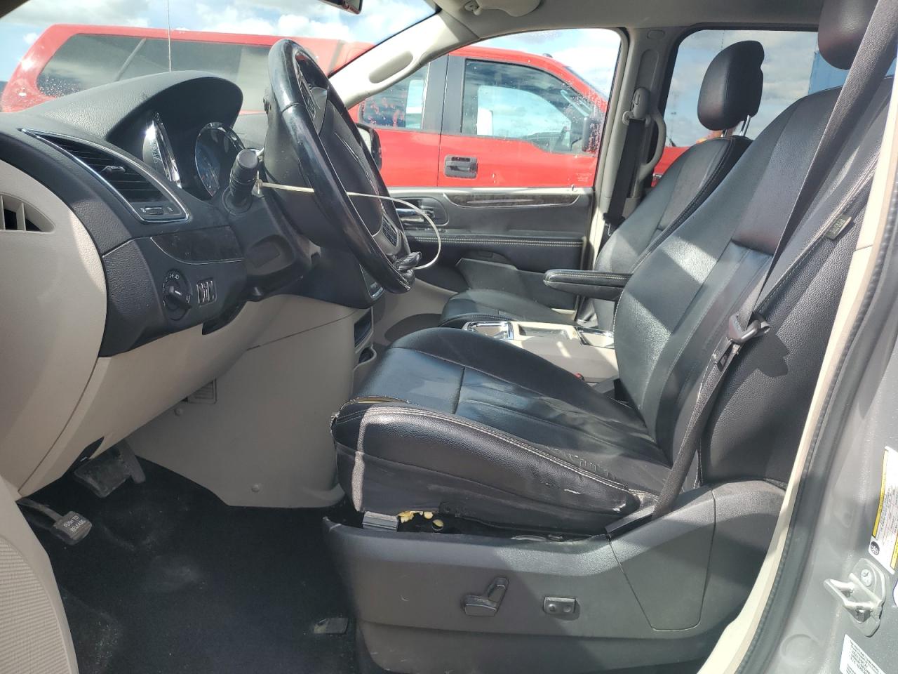 2015 Chrysler Town & Country Touring VIN: 2C4RC1BG8FR644777 Lot: 70665215