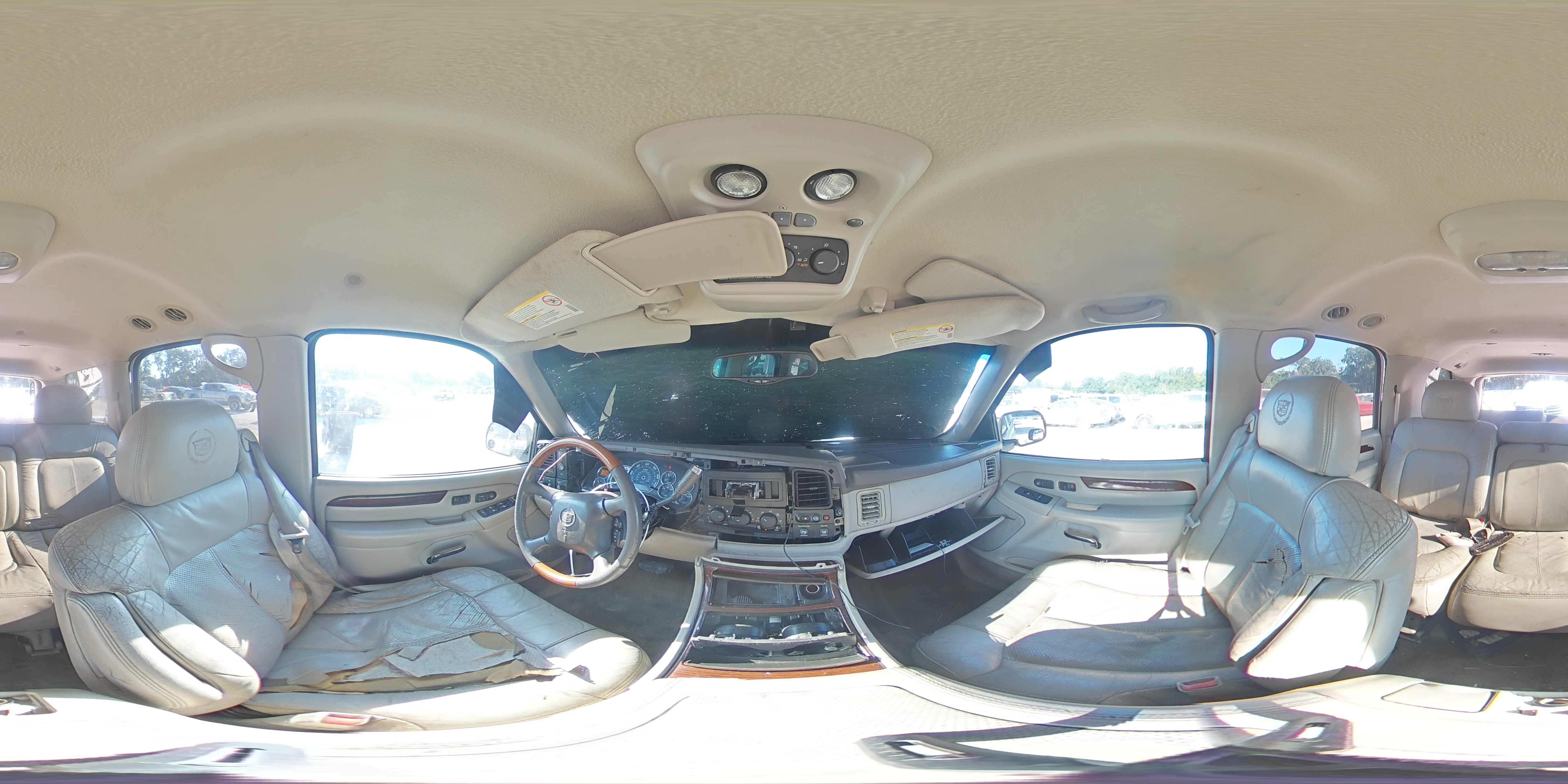 2002 Cadillac Escalade Luxury VIN: 1GYEC63T32R220635 Lot: 70695125