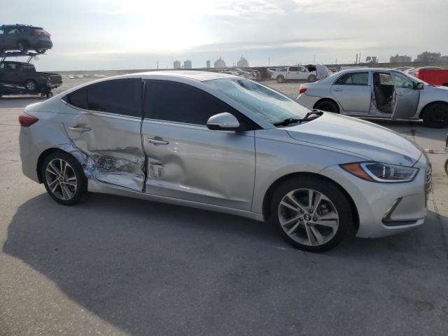 Sedans HYUNDAI ELANTRA 2017 Srebrny