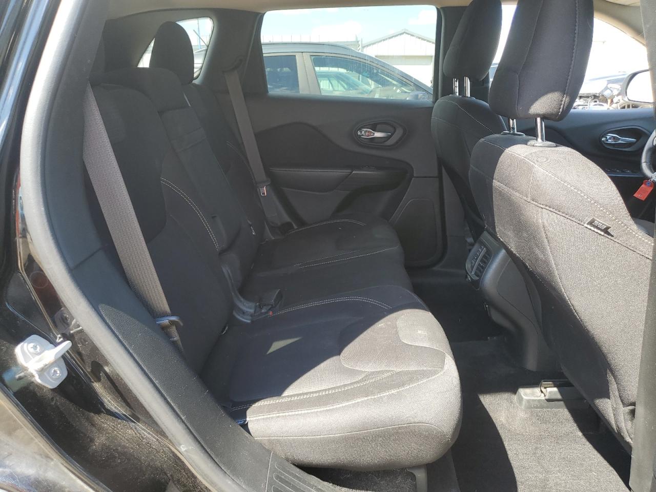 2015 Jeep Cherokee Latitude VIN: 1C4PJMCS3FW552405 Lot: 69652355