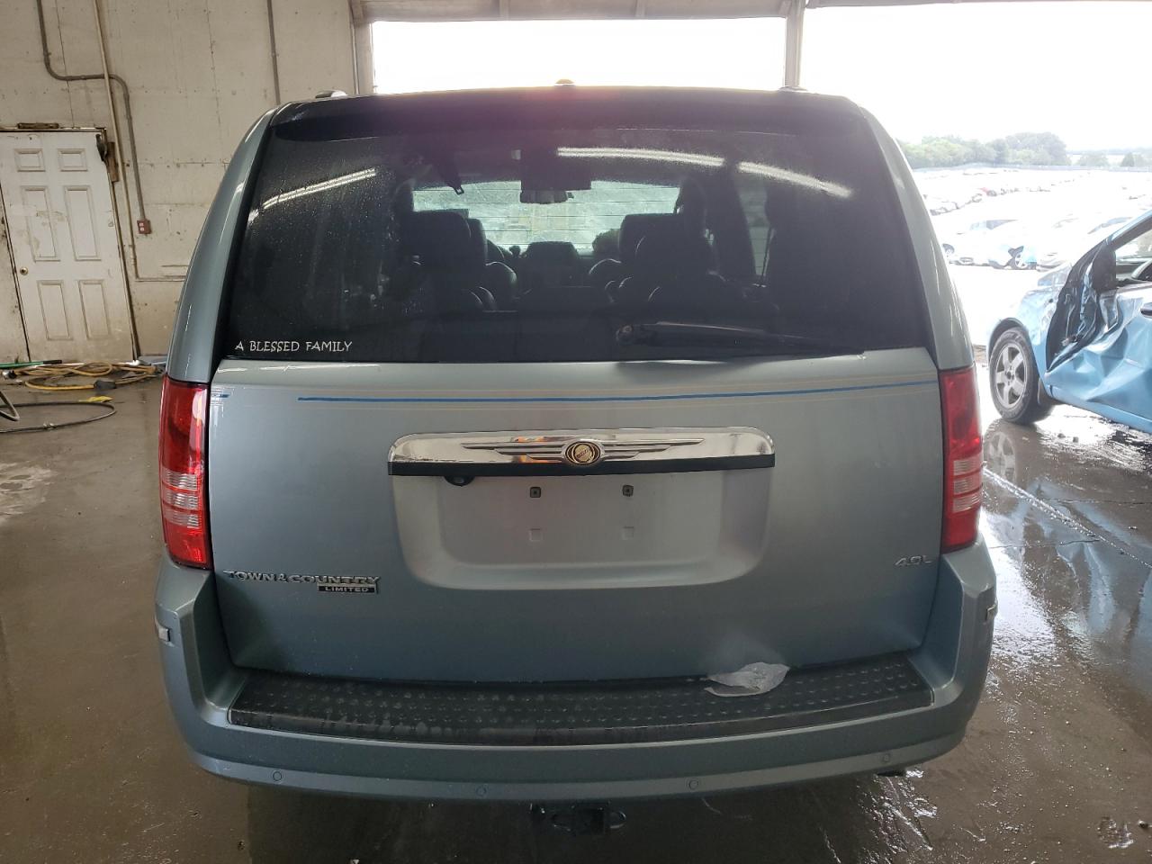 2008 Chrysler Town & Country Limited VIN: 2A8HR64X08R747515 Lot: 69852305