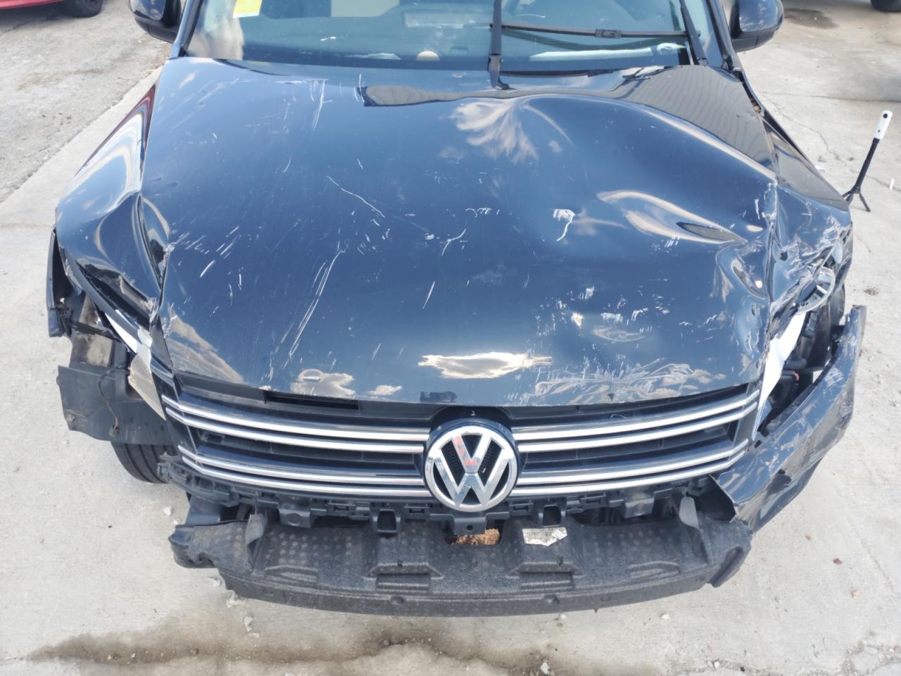2016 Volkswagen Tiguan S VIN: WVGAV7AX3GW027125 Lot: 70487575