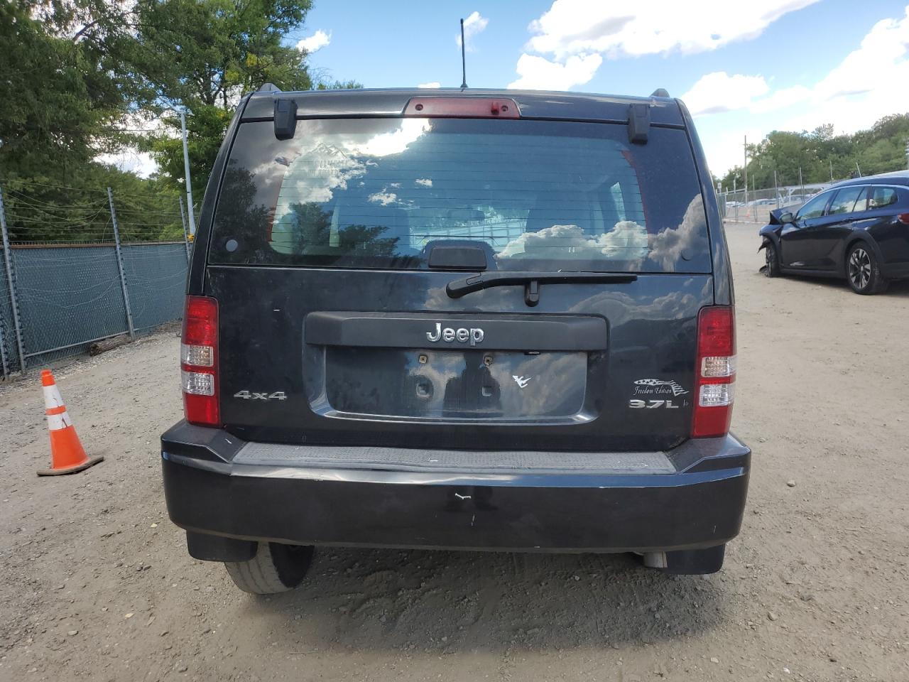 2008 Jeep Liberty Sport VIN: 1J8GN28K48W232815 Lot: 70416735