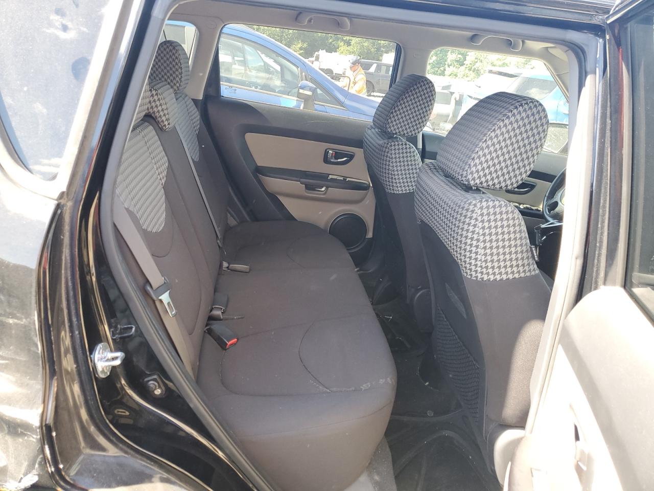 2011 Kia Soul + VIN: KNDJT2A27B7247047 Lot: 70547705