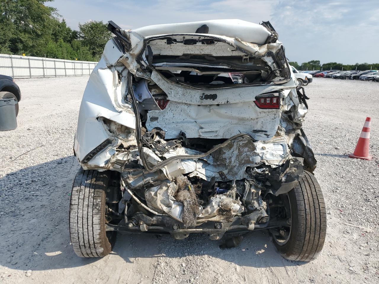 2022 Jeep Compass Latitude Lux VIN: 3C4NJDFB3NT208984 Lot: 68184915