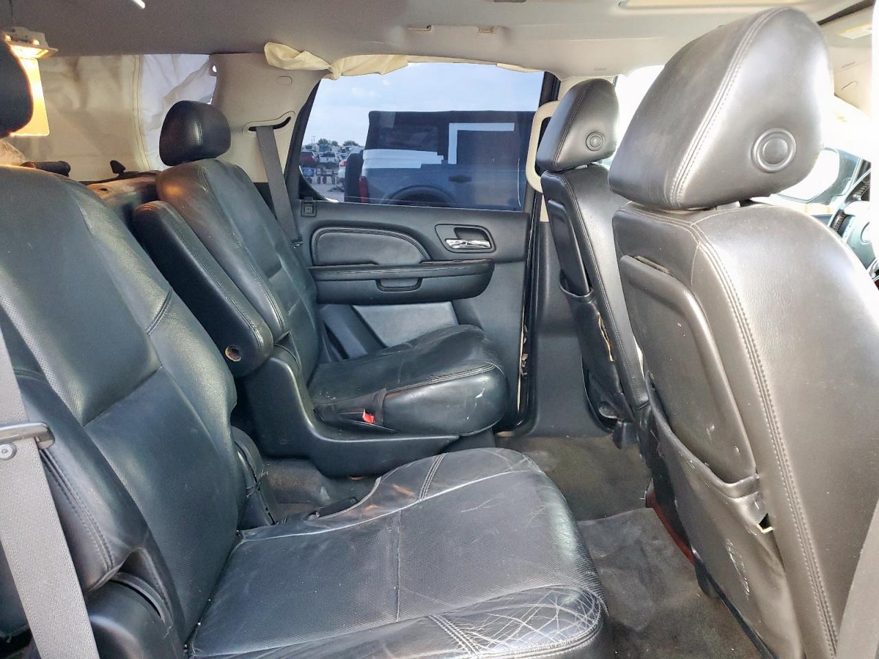 2008 Cadillac Escalade Luxury VIN: 1GYFK63838R199555 Lot: 70779115