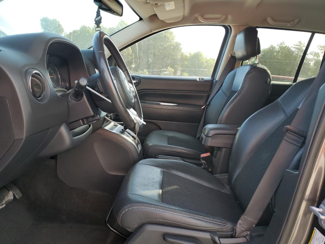 2015 Jeep Compass Latitude VIN: 1C4NJCEBXFD329191 Lot: 69819145