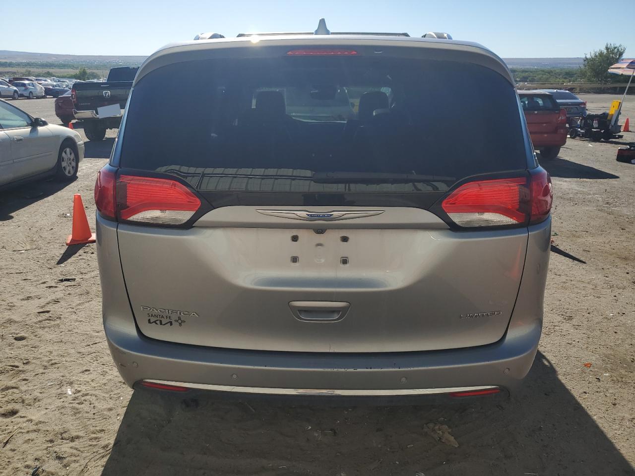 2017 Chrysler Pacifica Limited VIN: 2C4RC1GG9HR734693 Lot: 67431425