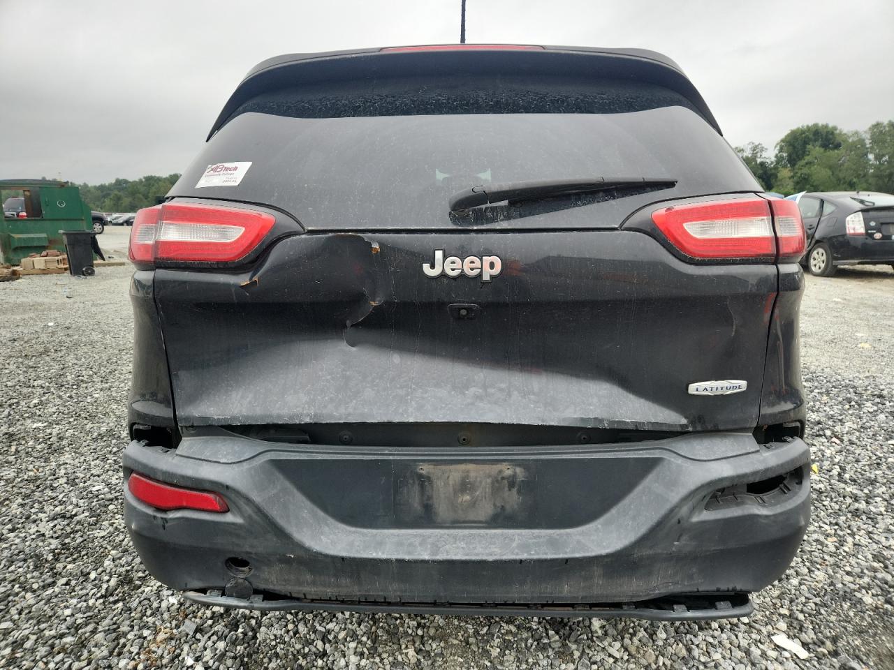 2016 Jeep Cherokee Latitude VIN: 1C4PJLCB8GW211836 Lot: 69390945
