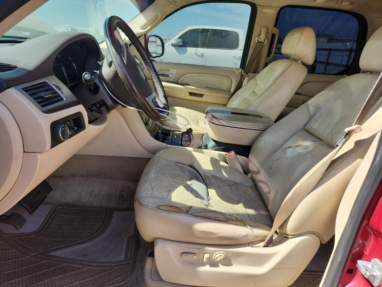 2007 Cadillac Escalade Luxury VIN: 1GYFK63827R175052 Lot: 68154055