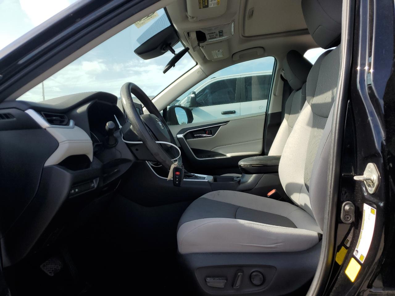 2020 Toyota Rav4 Xle VIN: 2T3W1RFV5LC070593 Lot: 66853195