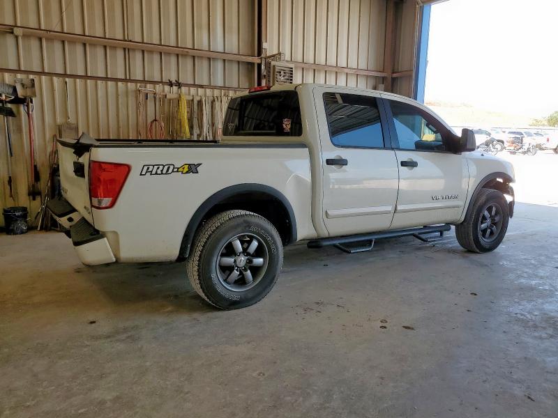  NISSAN TITAN 2015 White