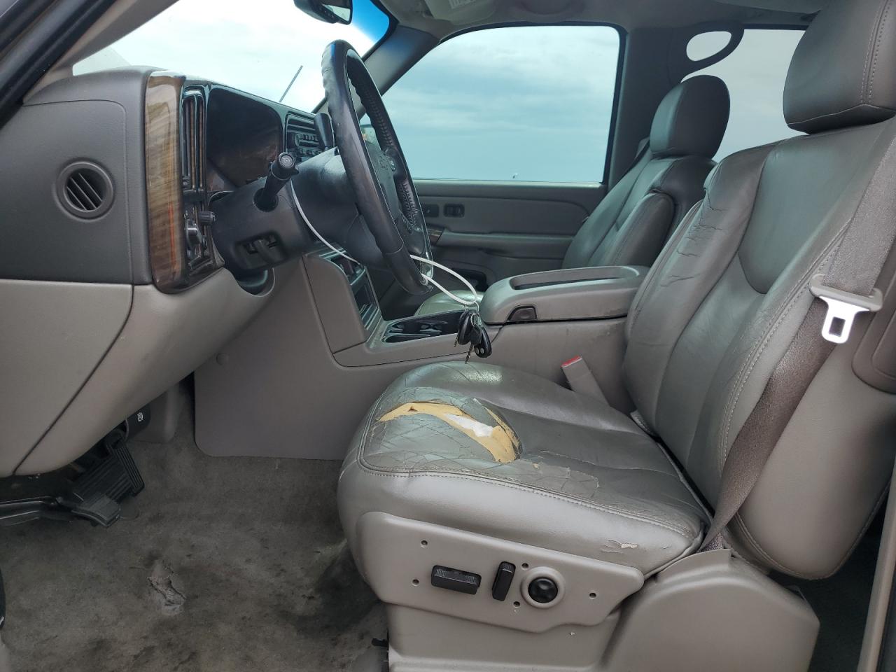 2004 Chevrolet Tahoe C1500 VIN: 1GNEC13T74R276242 Lot: 70556415