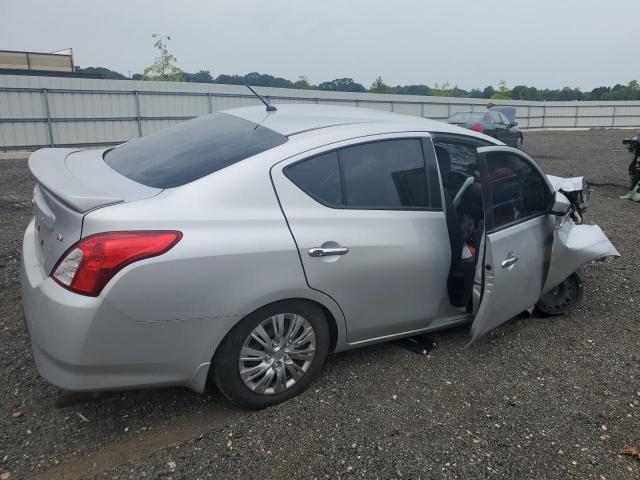  NISSAN VERSA 2019 Srebrny