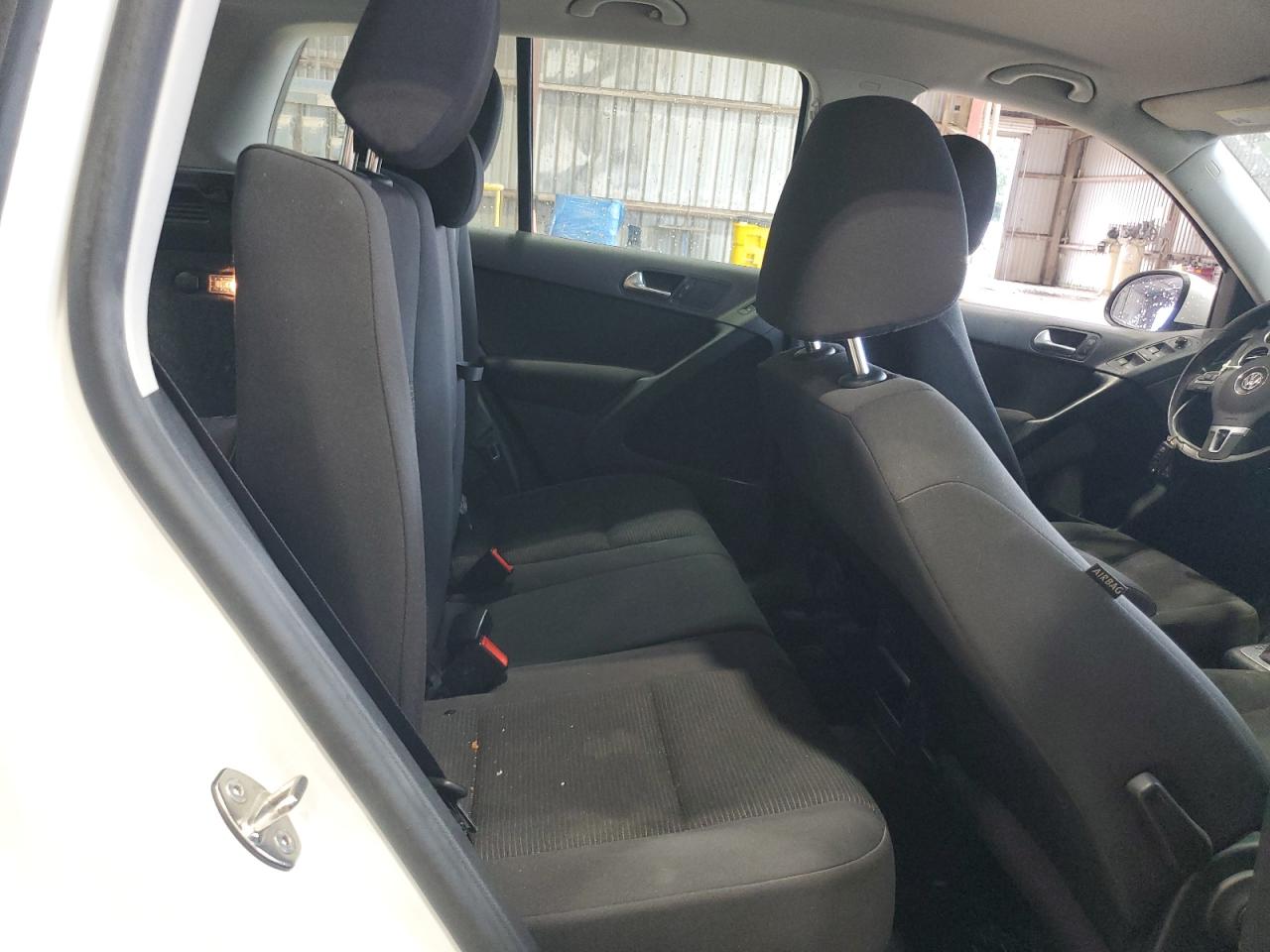 2017 Volkswagen Tiguan S VIN: WVGAV7AXXHK043847 Lot: 70269525