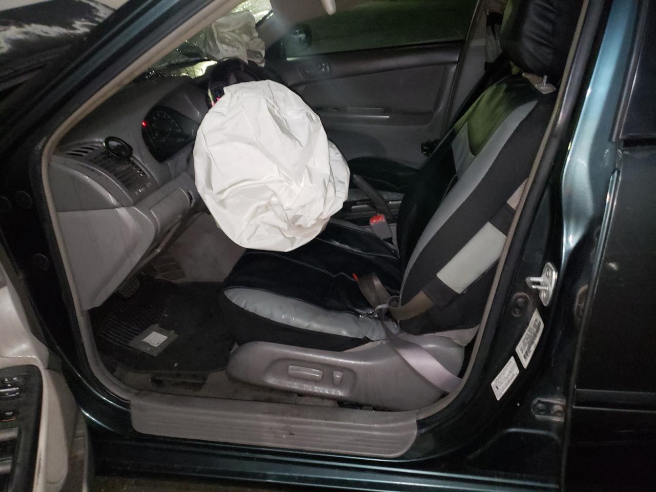 2002 Toyota Camry Le VIN: 4T1BE32K52U579133 Lot: 70431155