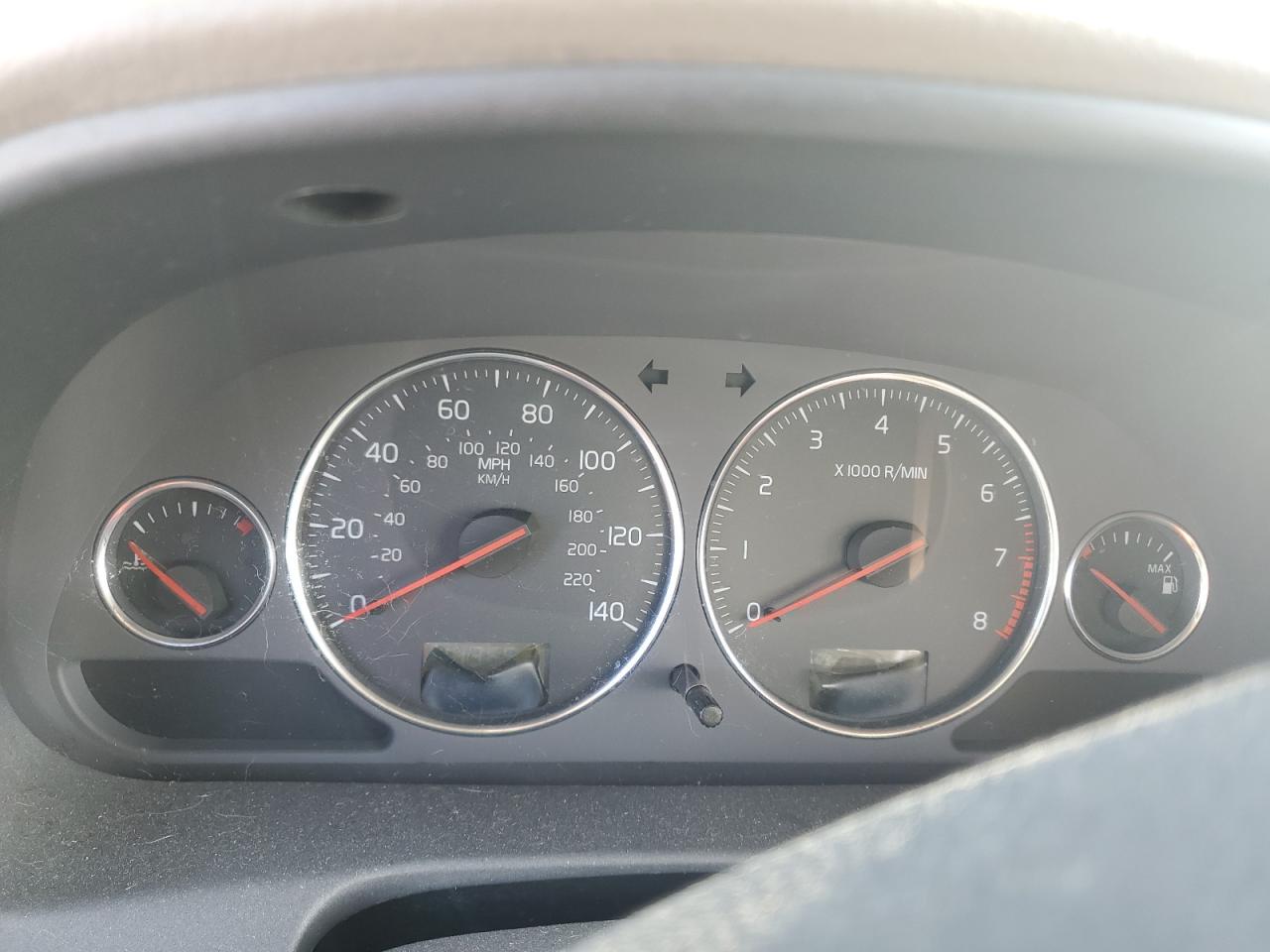 2004 Volvo V40 1.9T VIN: YV1VW27544F033744 Lot: 69582455