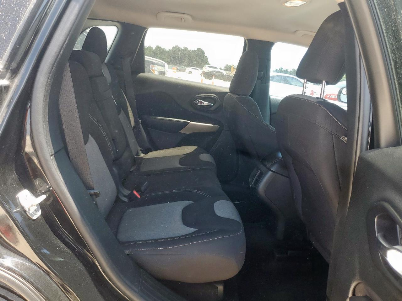 2018 Jeep Cherokee Latitude VIN: 1C4PJLCB4JD566506 Lot: 67318665