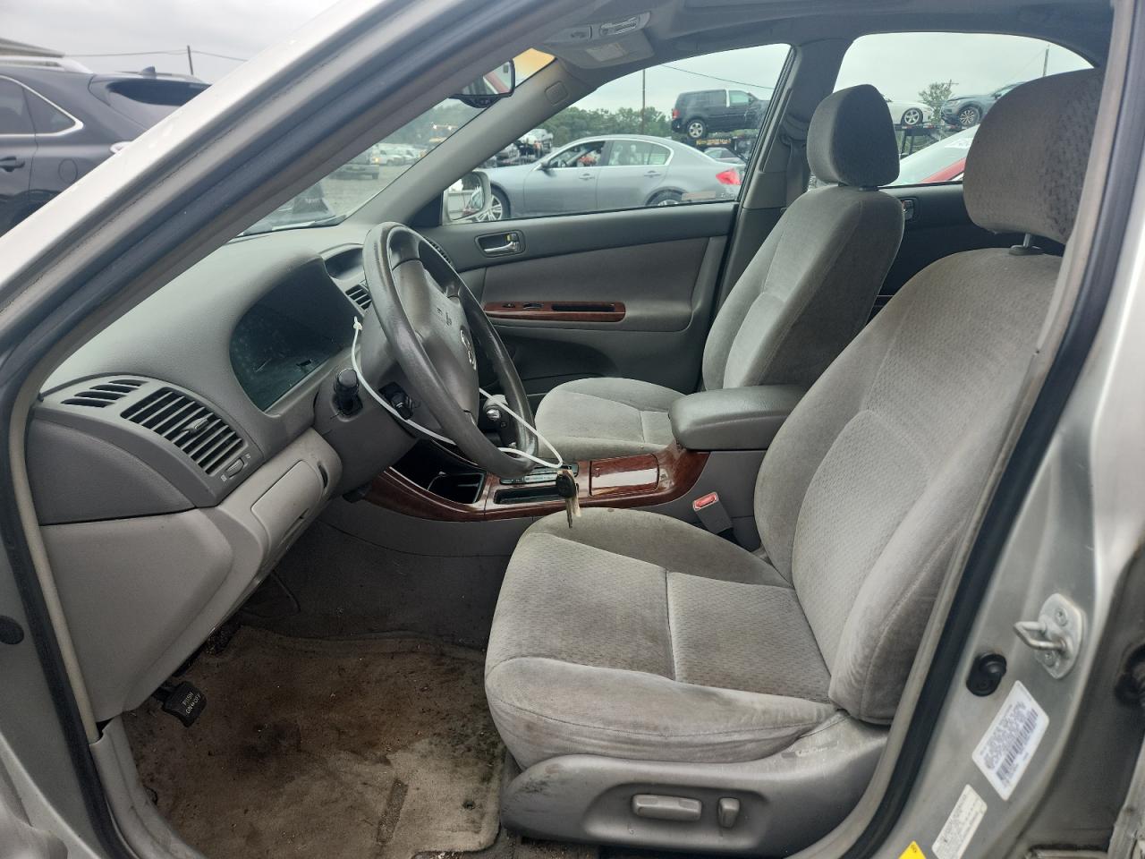 2003 Toyota Camry Le VIN: 4T1BE30K53U670150 Lot: 65573105