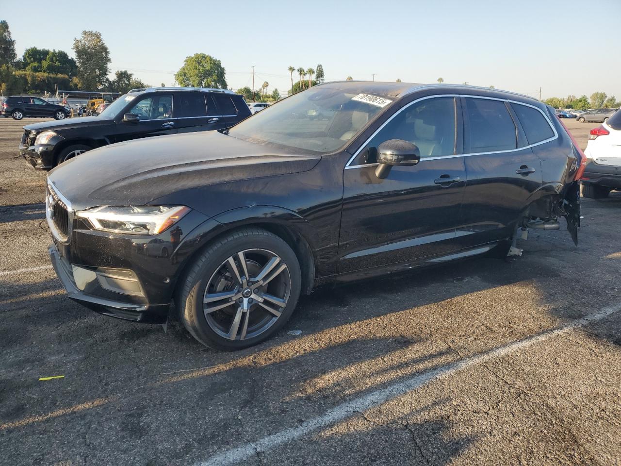 2019 Volvo Xc60 T5 Momentum black null gas LYV102DK4KB224549 photo #1