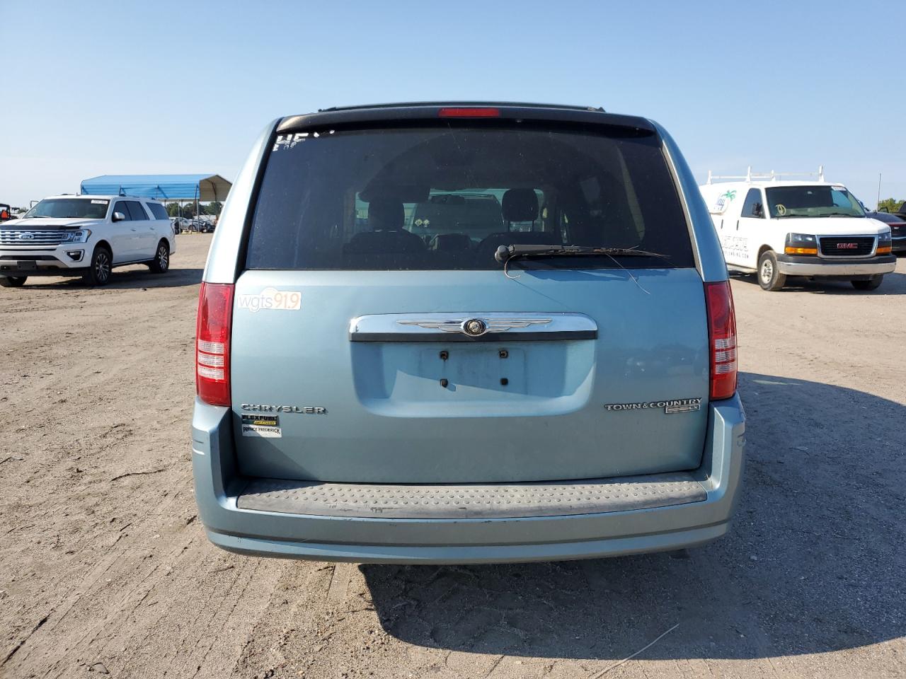 2010 Chrysler Town & Country Lx VIN: 2A4RR4DE8AR155570 Lot: 69207275