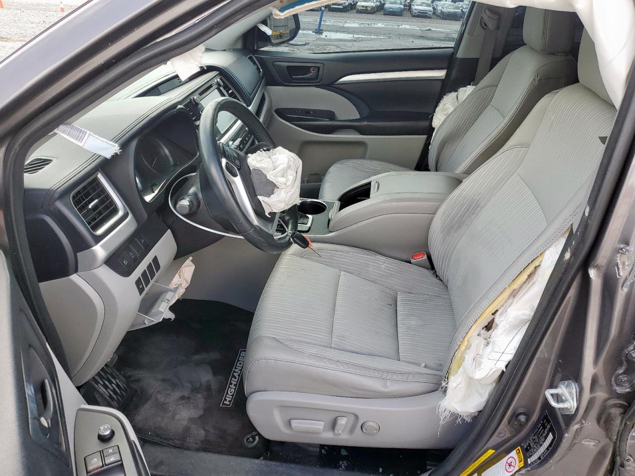 2018 Toyota Highlander Le VIN: 5TDZZRFH0JS284940 Lot: 70704035