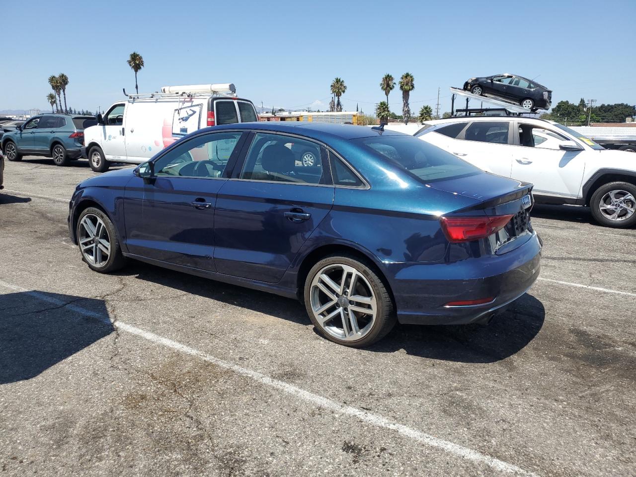 Фото: WAUB8GFFXH1080643