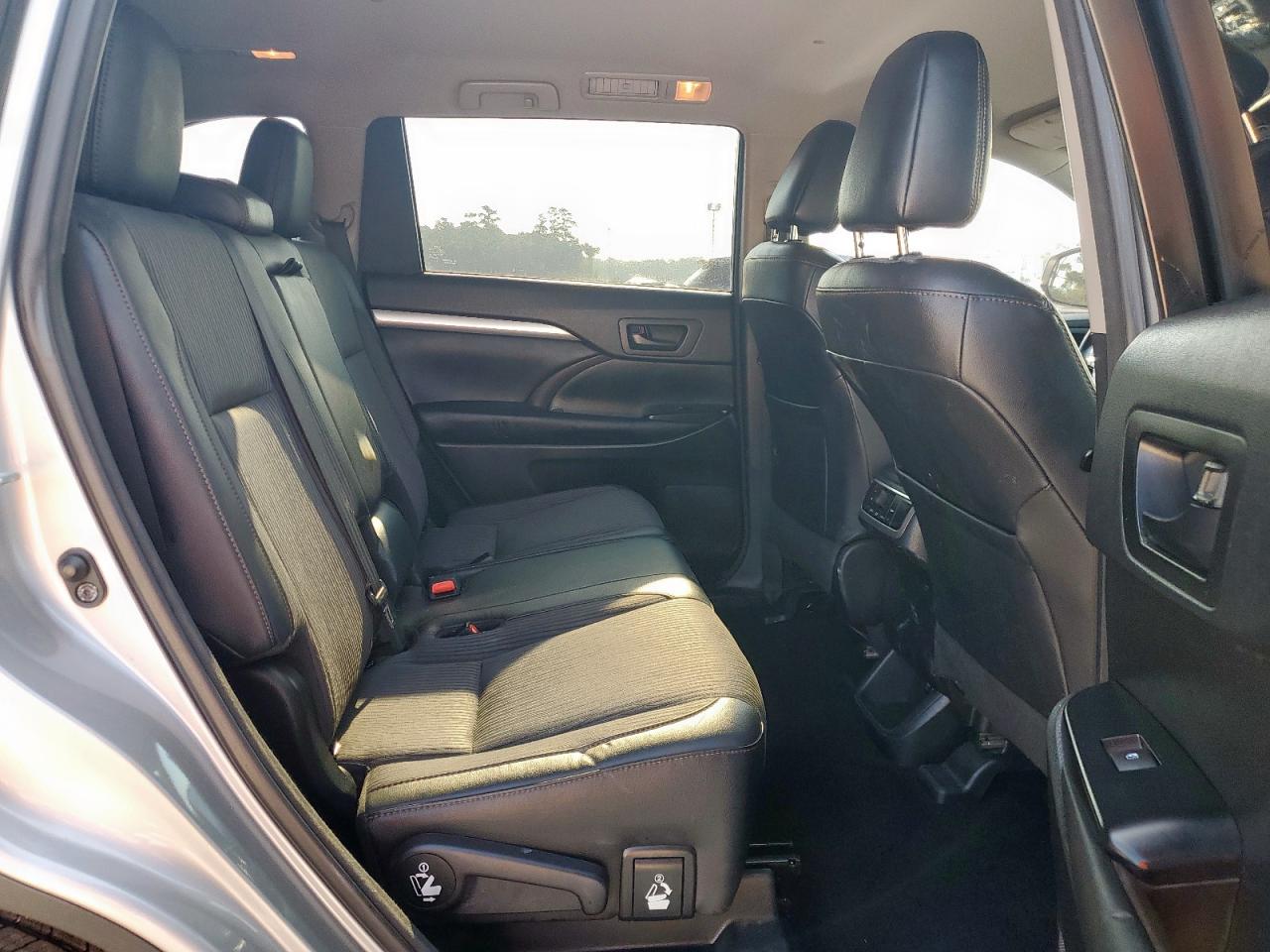 2017 Toyota Highlander Le VIN: 5TDBZRFH0HS406126 Lot: 70126595