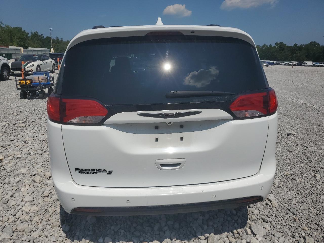 2018 Chrysler Pacifica Touring L VIN: 2C4RC1BG8JR188434 Lot: 69207455