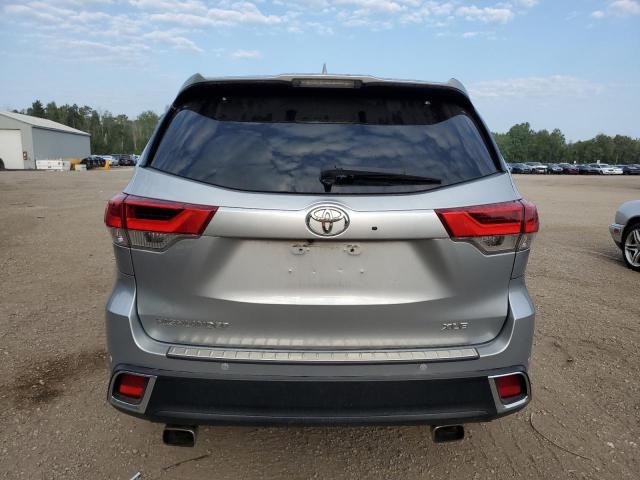 2017 TOYOTA HIGHLANDER SE  