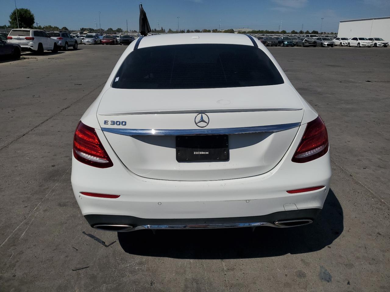 2018 Mercedes-Benz E 300 VIN: WDDZF4JB8JA352337 Lot: 69738665